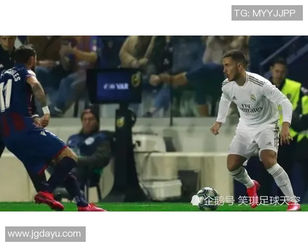 登贝莱在赛场上的精彩表现引发球迷热议他是否能成为未来足球巨星 登贝莱在赛场上的精彩表现引发球迷热议他是否能成为未来足球巨星